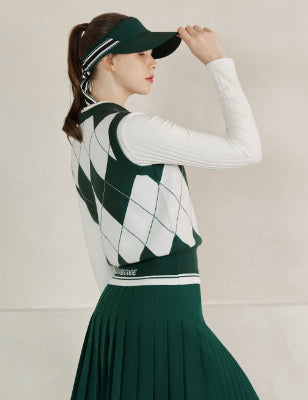 Round-neck modified argyle knit vest