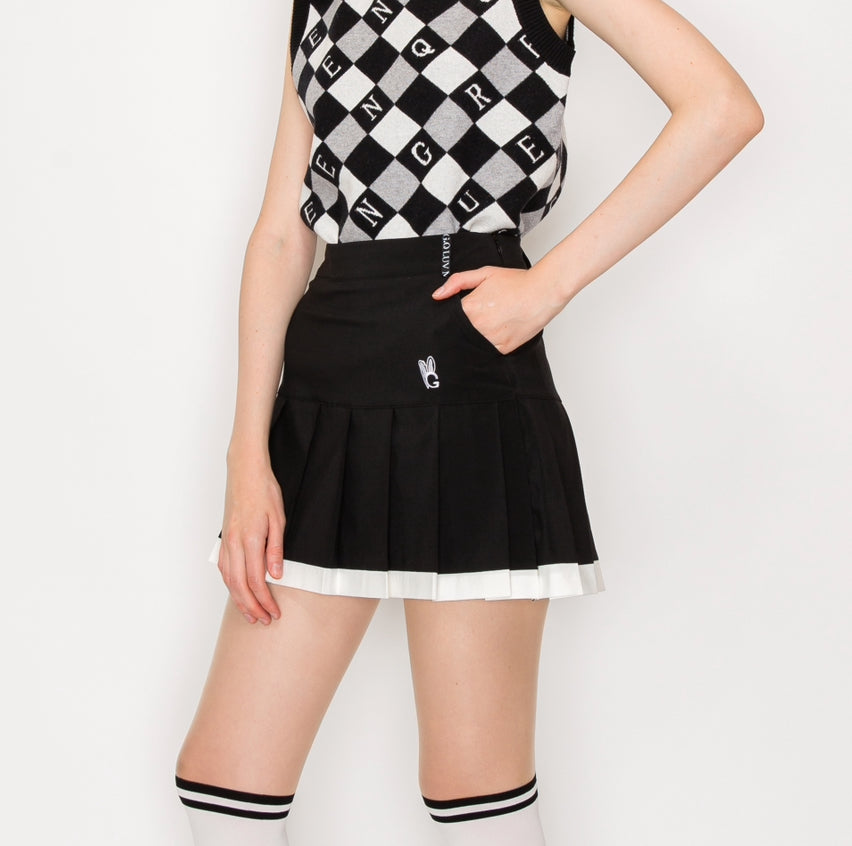 [GQ] Black & White Pleated Skirt