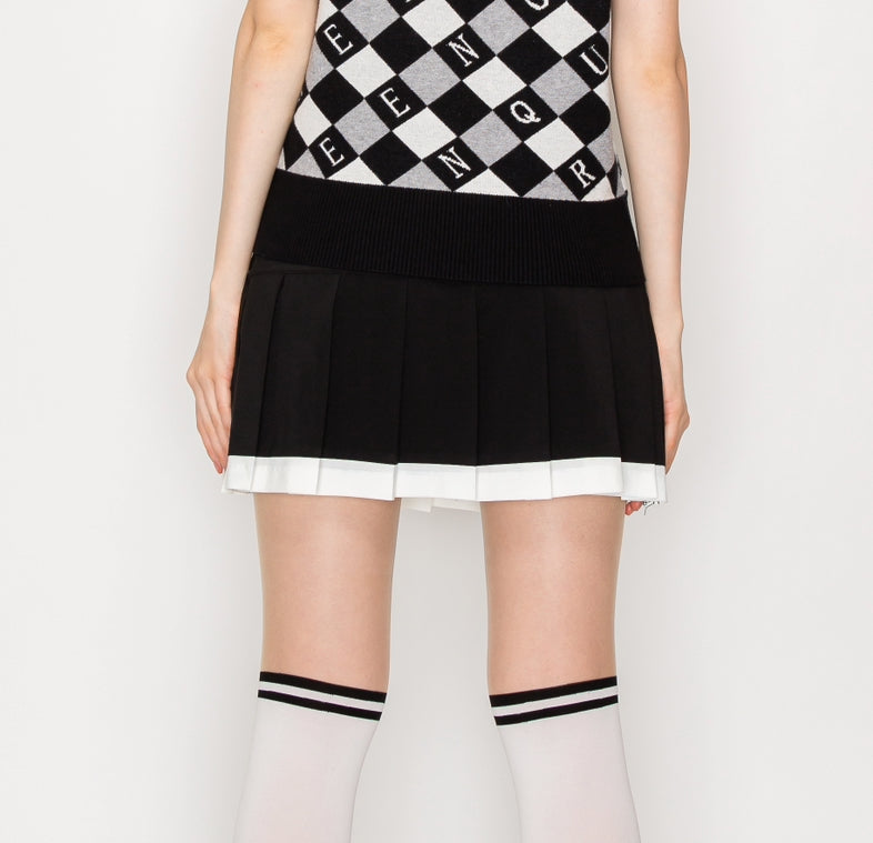 [GQ] Black & White Pleated Skirt