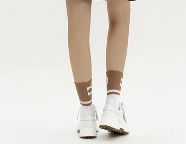 Color-blocked mid-calf socks