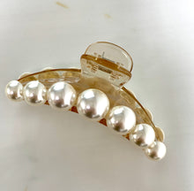Load image into Gallery viewer, Pearl Claw Clip Hair Pin
