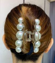 Load image into Gallery viewer, Pearl Claw Clip Hair Pin
